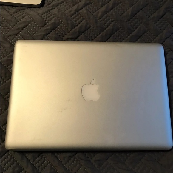 MacBook Pro 2011 - Picture 2 of 7